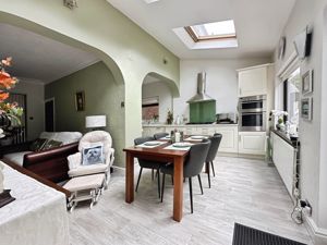 Kitchen/ Diner - click for photo gallery